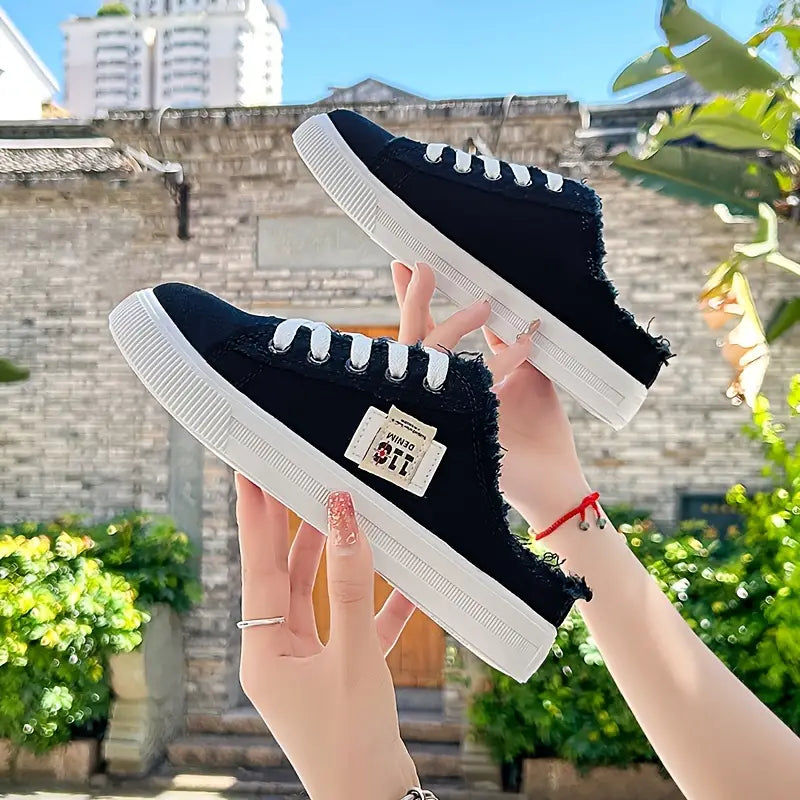 Women's Low-Top Sneakers - Trendy