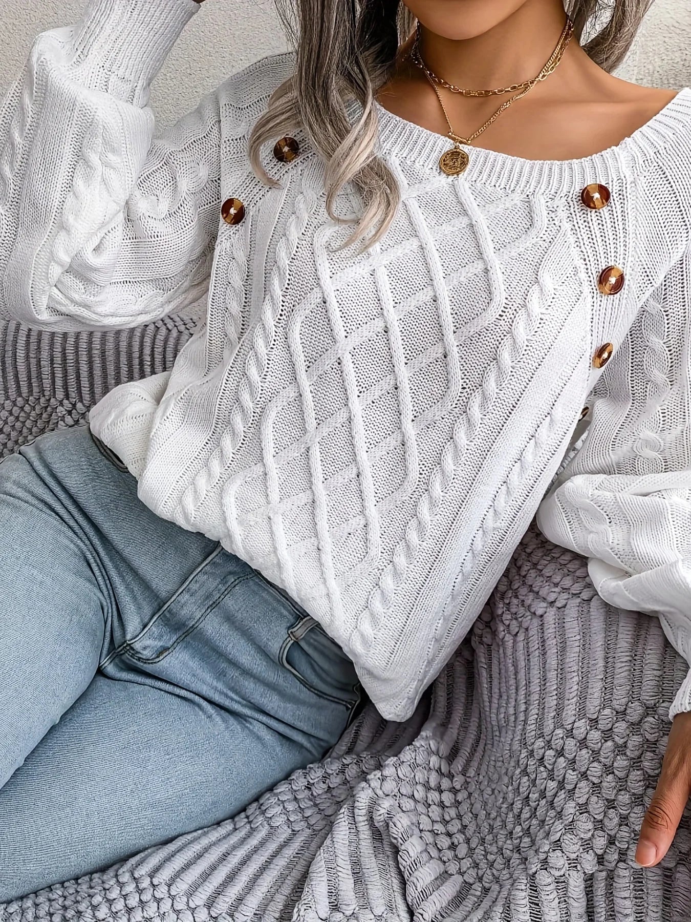 Élise Elegant Buttoned Jumper